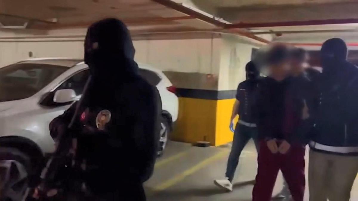 Kırmızı bültenle aranıyordu! İstanbul da yakalandı 1