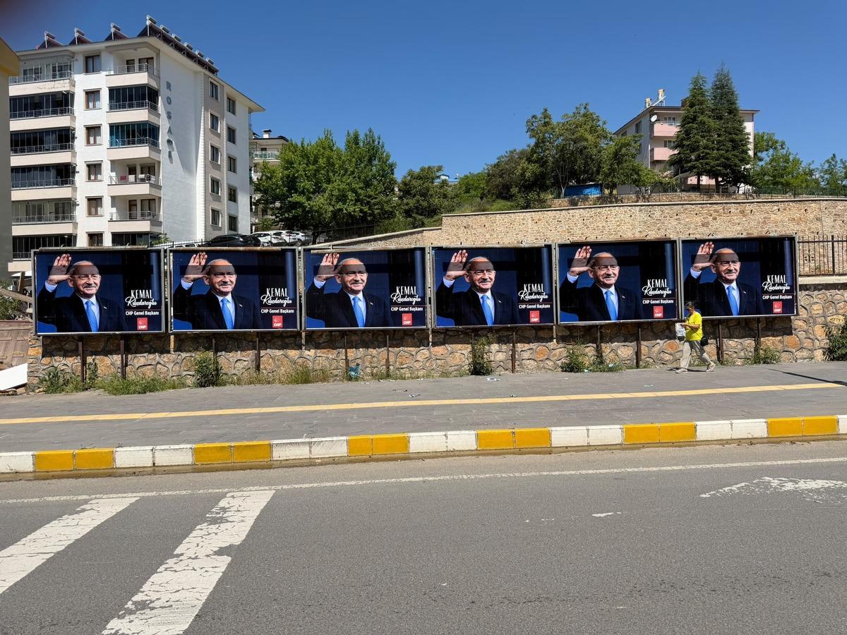 Tunceli deki Kemal Kılı&ccedil;daroğlu afişleri g&uuml;ndem oldu! Valilik ten a&ccedil;ıklama 1