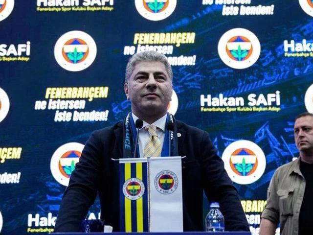 Hakan Safi'den flaş İtiraf! "Maaşını ben &ouml;d&uuml;yorum"
