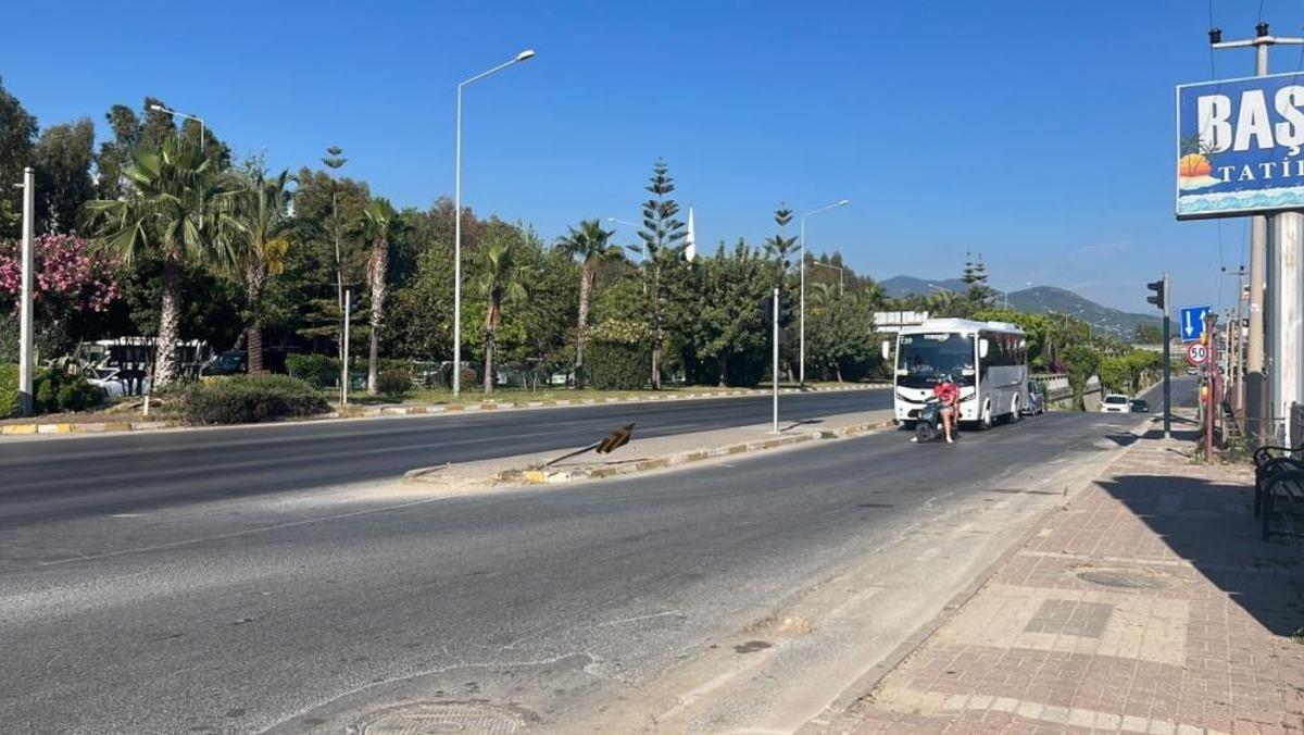 Alanya da minibüs ile motosiklet çarpıştı: 1 i ağır 2 yaralı 2