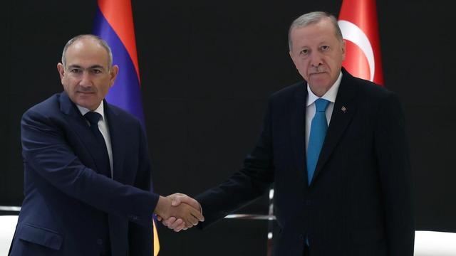 Erdoğan ile Paşinyan arasında kritik görüşme