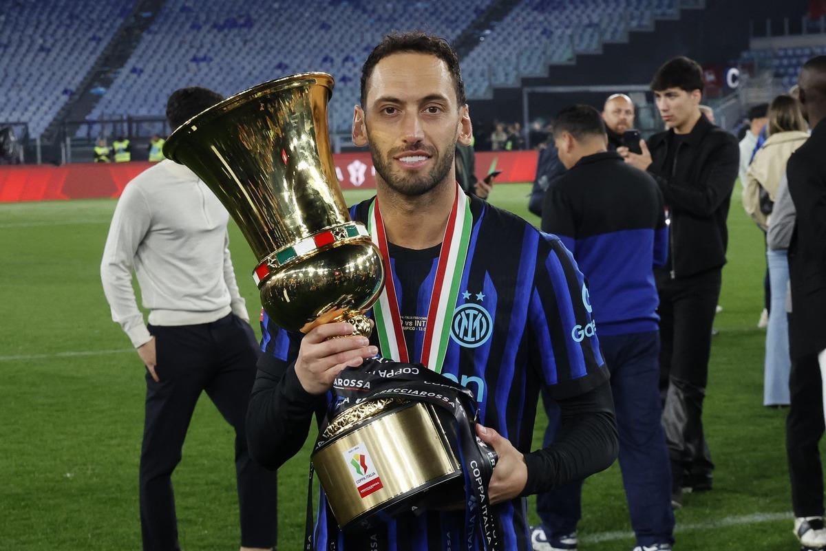 Fenerbahçe de Hakan Safi coştu! Hakan Çalhanoğlu’nun menajeri İstanbul’da 1