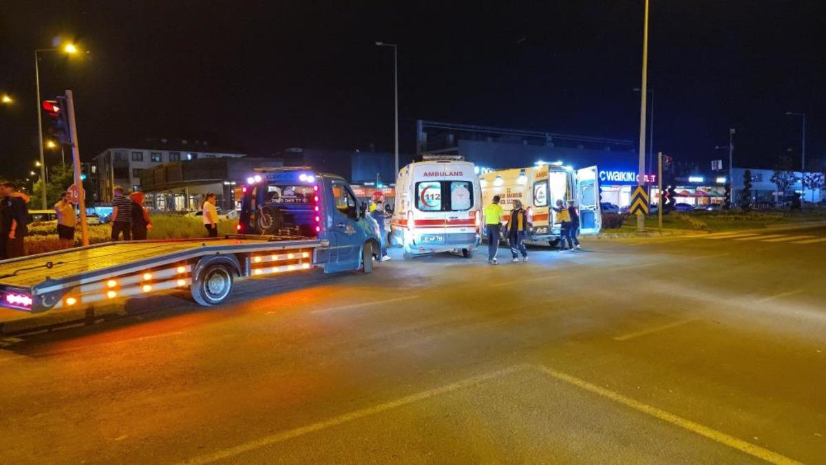 D&uuml;zce de meydana gelen trafik kazasında 5 kişi yaralandı 2