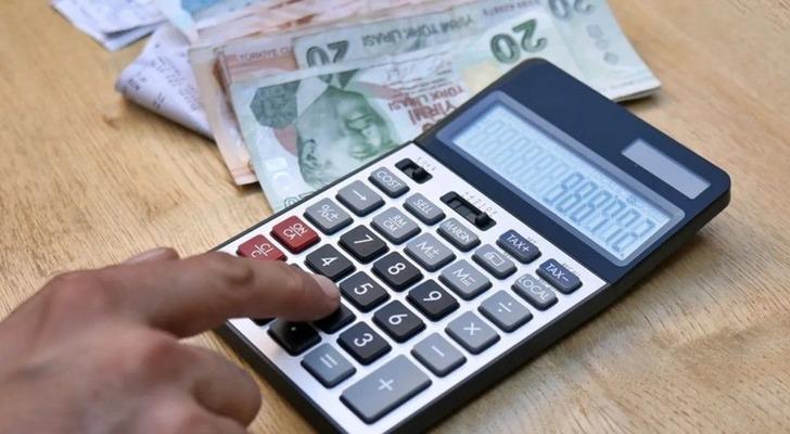 Klasik bir soruyla başlayalım: Maaşın ya da eline ge&ccedil;en para hesabına yattığı an ilk yaptığın şey ne?