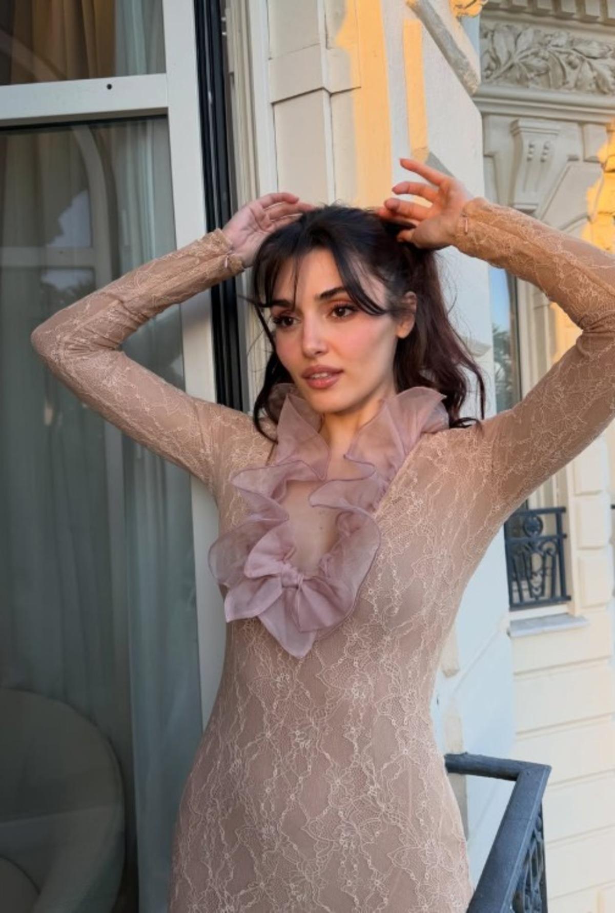 Hande Er&ccedil;el peş peşe yayınladı! Beğeni butonu &ccedil;&ouml;kt&uuml;  4