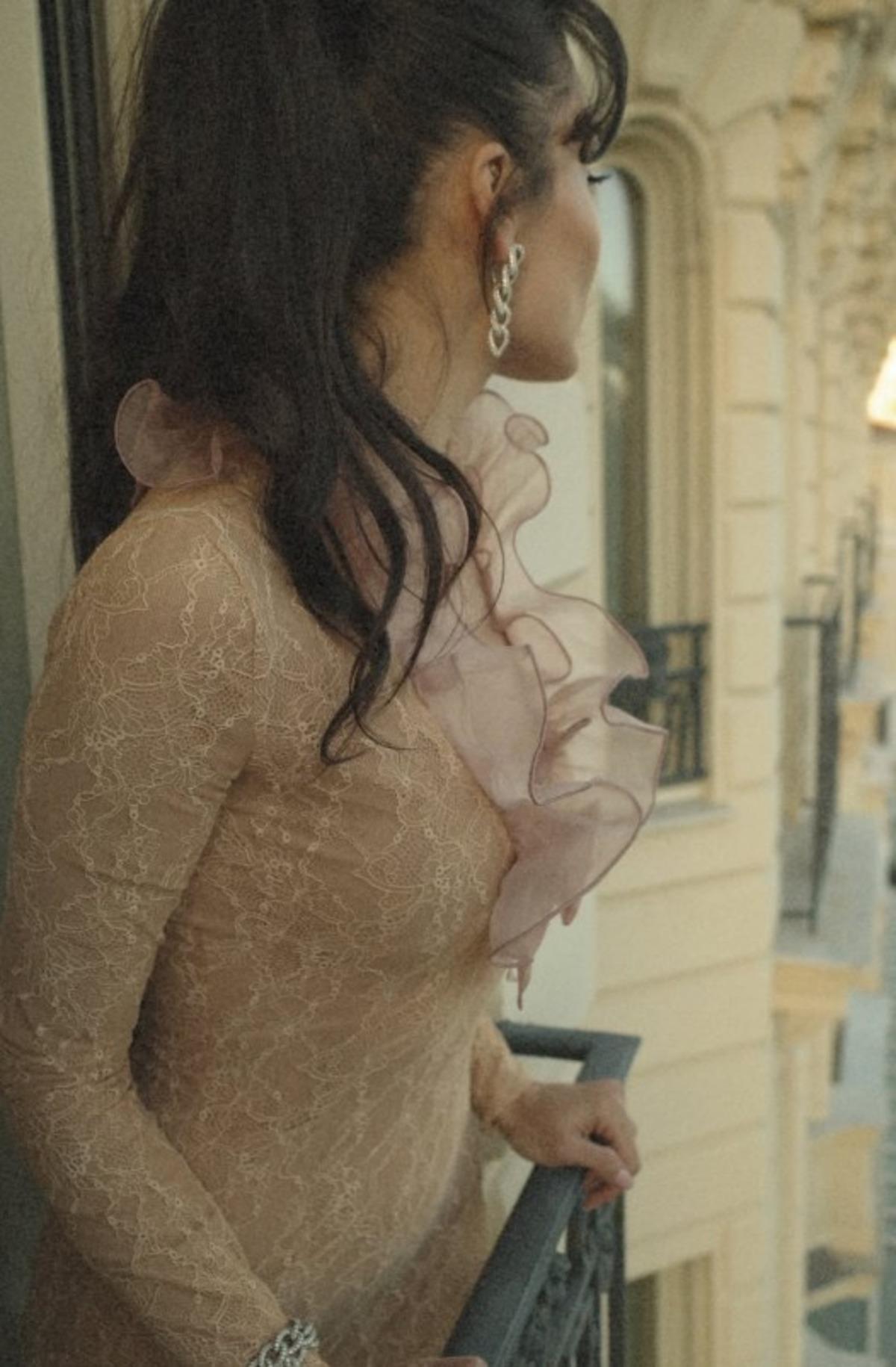 Hande Er&ccedil;el peş peşe yayınladı! Beğeni butonu &ccedil;&ouml;kt&uuml;  3