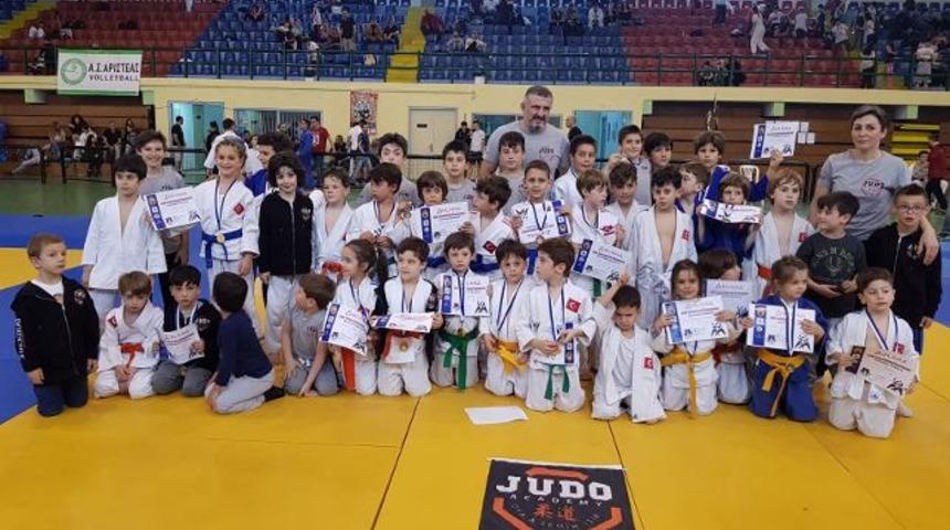 Minik judocular Yunanistan'dan 24 madalya ile d&ouml;nd&uuml;