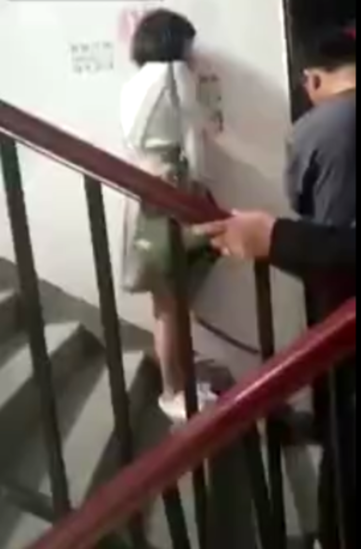 Kocasının metresini mağazada bastı! Çırılçıplak soyup... G1