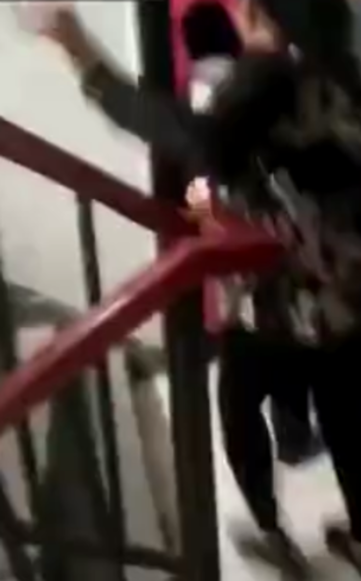 Kocasının metresini mağazada bastı! Çırılçıplak soyup... G3