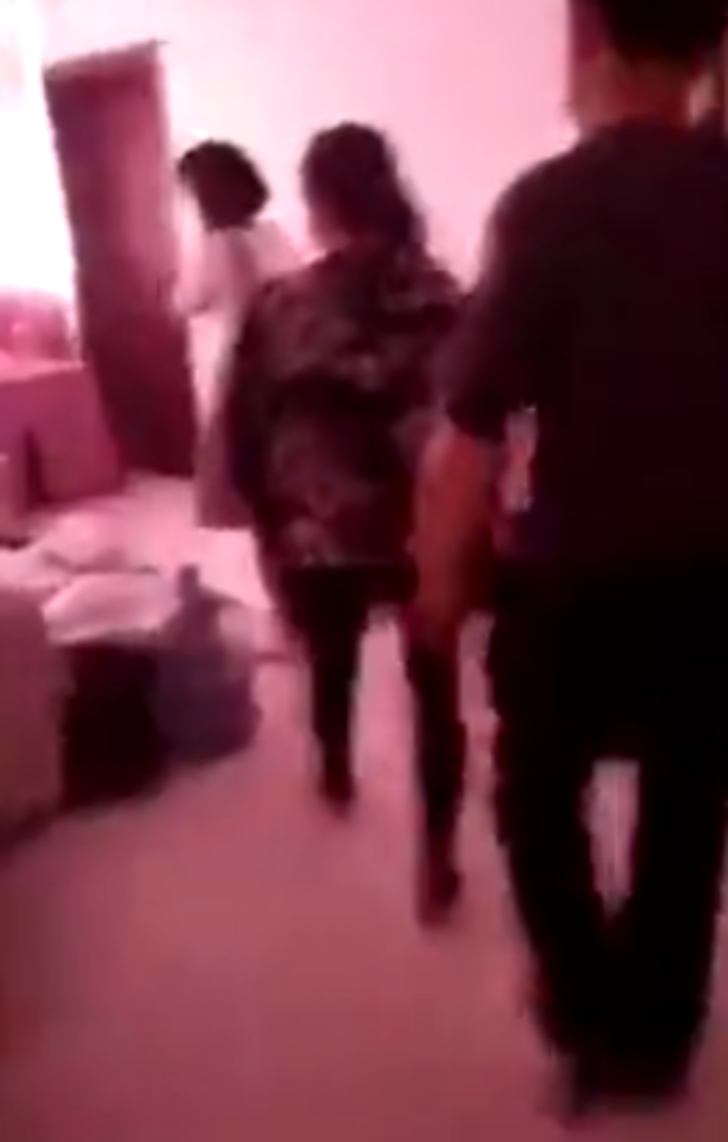 Kocasının metresini mağazada bastı! Çırılçıplak soyup... G4