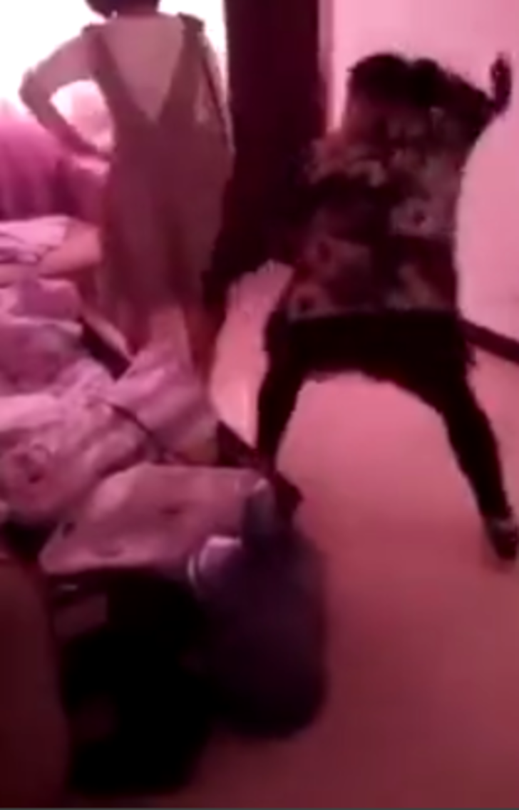 Kocasının metresini mağazada bastı! Çırılçıplak soyup... G5