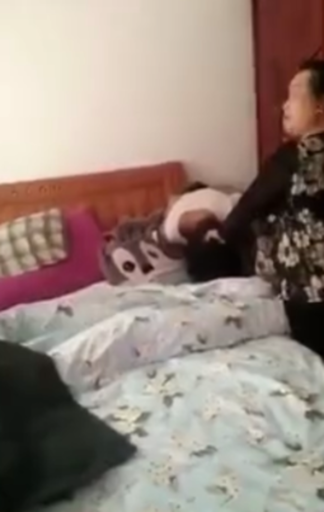 Kocasını başka kadınla bastı!! Aldatılan eş intikamını b&ouml;yle aldı