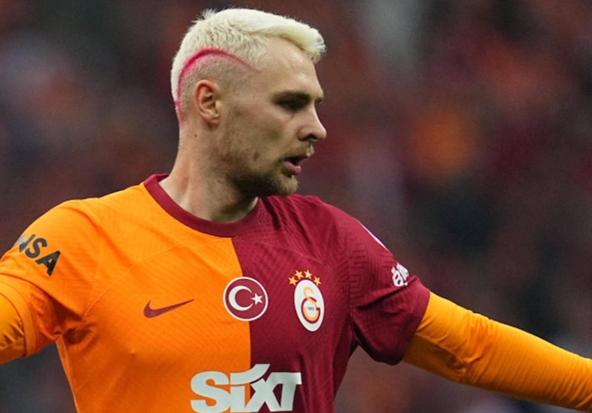 Galatasaray da Okan Buruk biletini kesti, ilk yolcu Victor Nelsson... 1