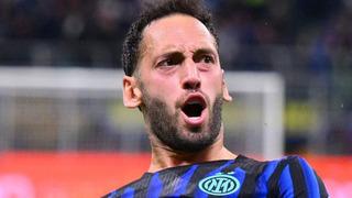 Son dakika: Fenerbah&ccedil;e'de Hakan &Ccedil;alhanoğlu bombası! Maaşı bile belli oldu
