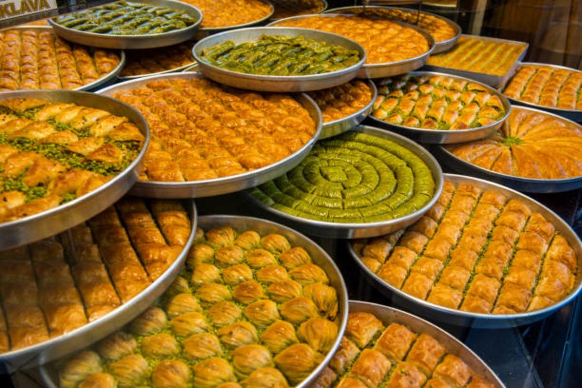 İstanbul Havalimanı&rsquo;ndaki baklava fiyatı sosyal medyada g&uuml;ndem oldu 1