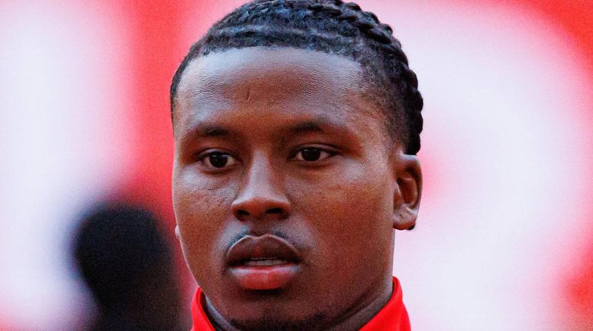 Trabzonspor'da beklenen an! Sidny Cabral imzayı atmak i&ccedil;in İstanbul'a geldi