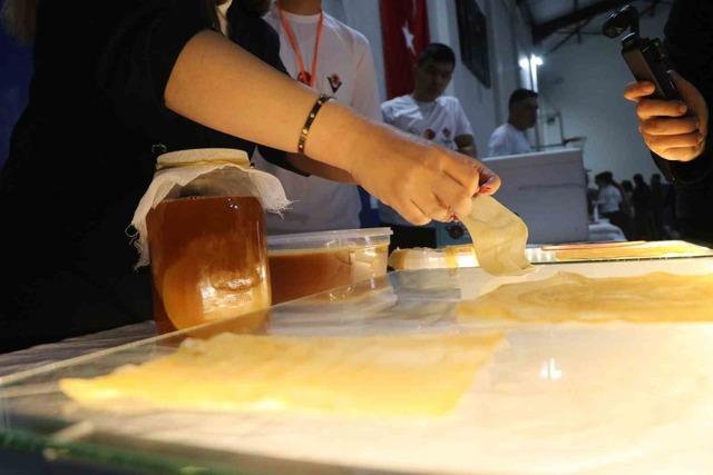 Liselilerin kombucha mantarından elde ettiği biyomateryal yanık tedavisinde kullanılabilecek 1