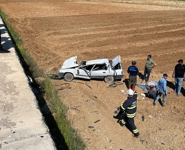 Gediz&rsquo;de otomobil tarlaya u&ccedil;tu, 2 yaralı 2