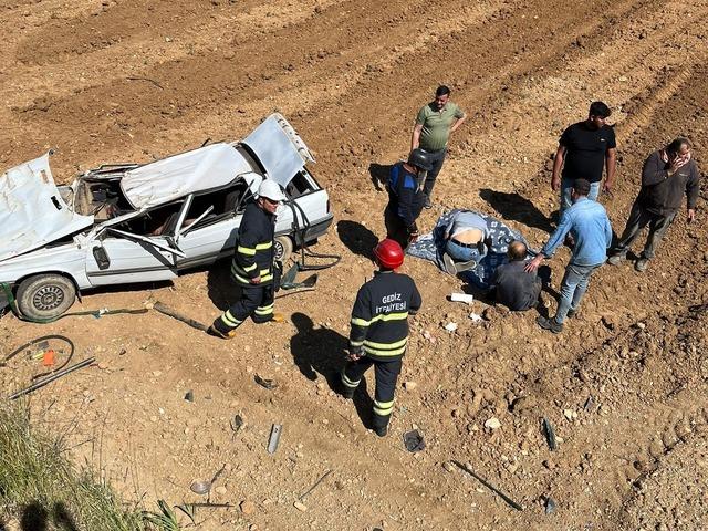 Gediz&rsquo;de otomobil tarlaya u&ccedil;tu, 2 yaralı