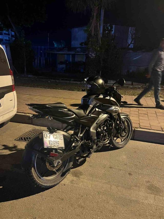 Motosiklete &ccedil;arpıp ka&ccedil;an s&uuml;r&uuml;c&uuml;ye 46 bin TL ceza 4