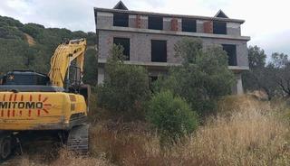 &Ccedil;anakkale&rsquo;de 11 ka&ccedil;ak yapı yıkıldı