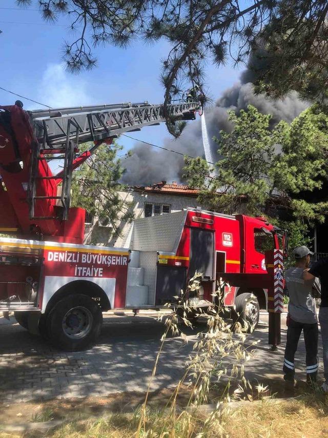 Kau&ccedil;uk deposunda korkutan yangın 2