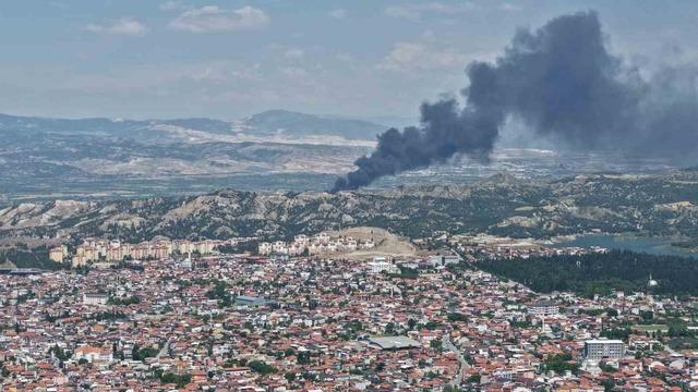 Kauçuk deposunda korkutan yangın