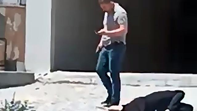 Emekli polis, oğlunu defalarca ateş ederek öldürdü! O anlar kamerada