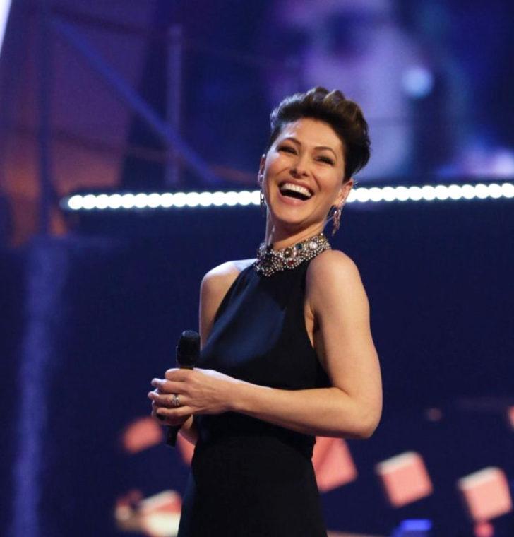 Ünlü sunucudan olay itiraf: Göğüslerim öyle sarktı ki... G4