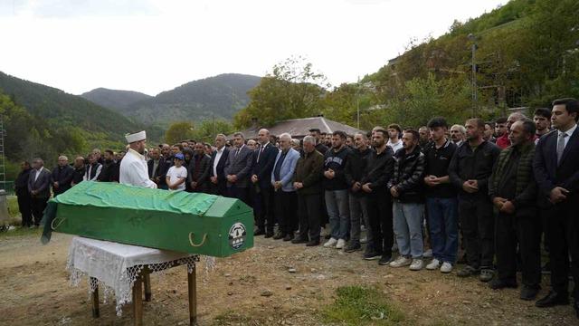Gümüşhane’de öldürülen genç kadın son yolculuğuna uğurlandı