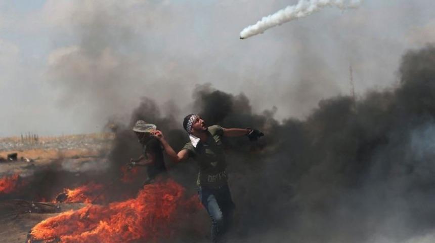 Gazze'de B&uuml;y&uuml;k D&ouml;n&uuml;ş Y&uuml;r&uuml;y&uuml;ş&uuml;'nde dikkat &ccedil;eken kare! İsrail bombalarına raketle yanıt verdi