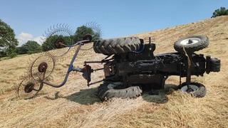 Tarlada feci kaza: Traktörün üzerine devrildiği sürücüden acı haber
