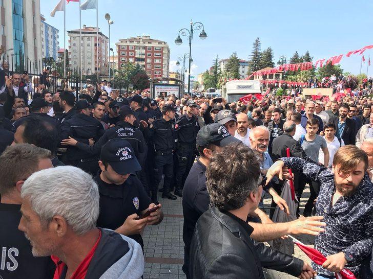 Muharrem İnce'nin Rize mitinginde kavga! Erdoğan pankartı açılınca olaylar çıktı G3