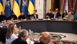 Rutte&rsquo;den Rus gen&ccedil;lerine: "Ukrayna'da &ouml;l&uuml;me terk edileceksiniz"