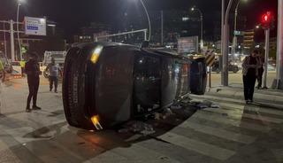 Elazığ'da otomobille &ccedil;arpışan ara&ccedil; yan yattı: 11 yaralı