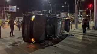 Elazığ'da otomobille çarpışan araç yan yattı: 11 yaralı