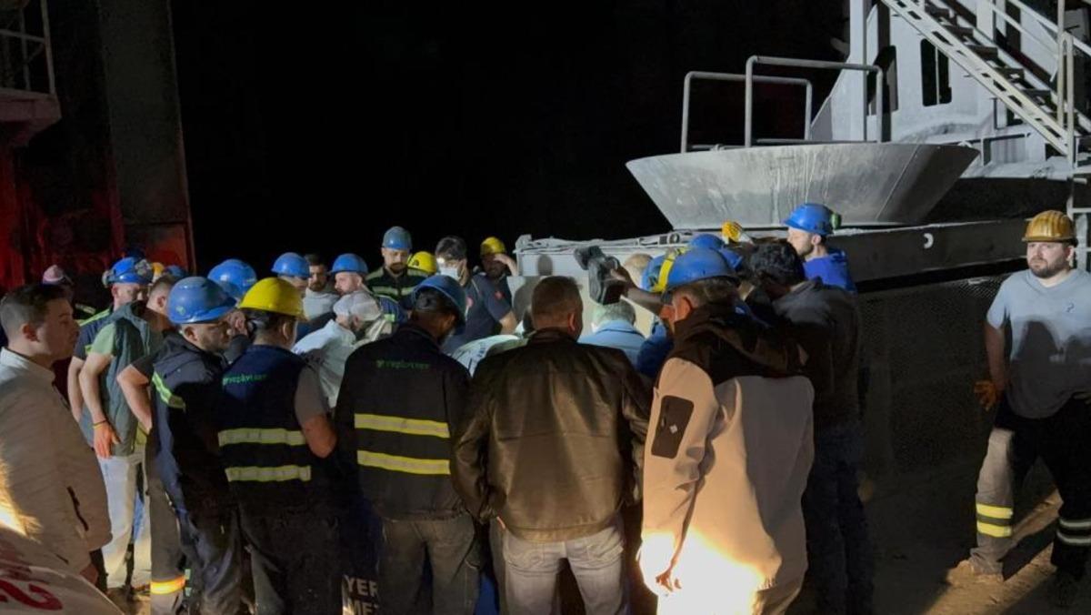 Samsun da demir &ccedil;elik fabrikasında iş kazası: 3 kişi hayatını kaybetti 3