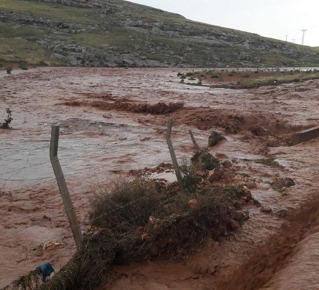 Şanlıurfa'da sağanak sele yol açtı