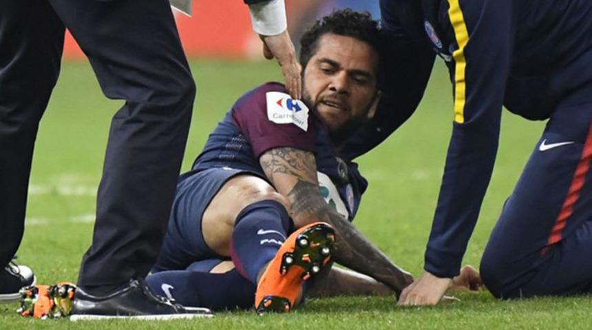 Dani Alves sakatlığı nedeniyle Dünya Kupası'nı kaçıracak!