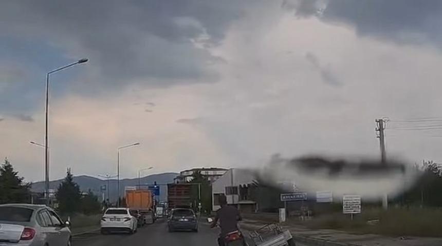 Elazığ&rsquo;da motosiklet s&uuml;r&uuml;c&uuml;s&uuml;nden tehlikeli yolculuk
