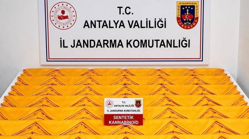 Alanya&rsquo;da otel odasında 537 bin 600 kullanımlık uyuşturucu madde ele ge&ccedil;irildi