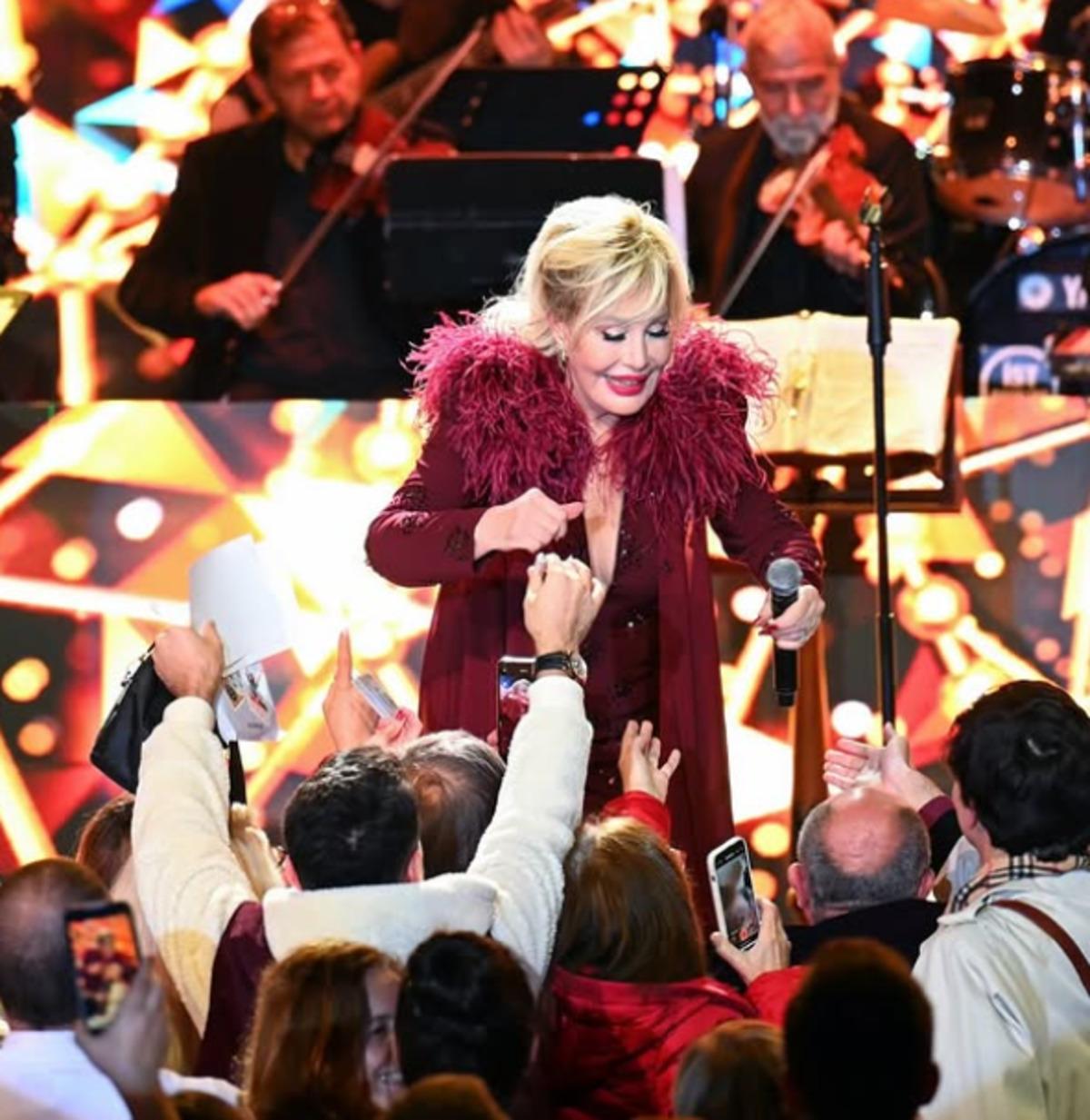 Emel Sayın konserlerini peş peşe iptal etti! &Uuml;zen haber geldi 2