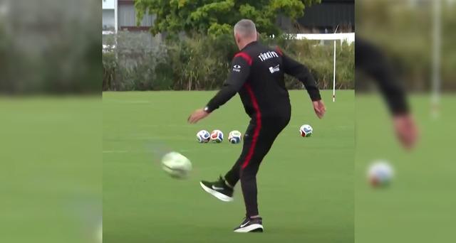 TFF Başkanı Hacıosmanoğlu'nun top oynadığı anlar böyle görüntülendi 🎥