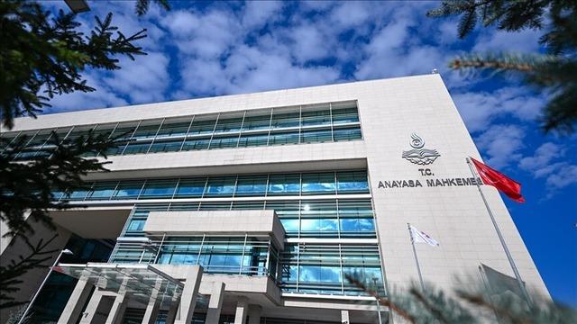 Boşanma davalarında yeni dönem! AYM süresiz nafaka düzenlemesini iptal etti
