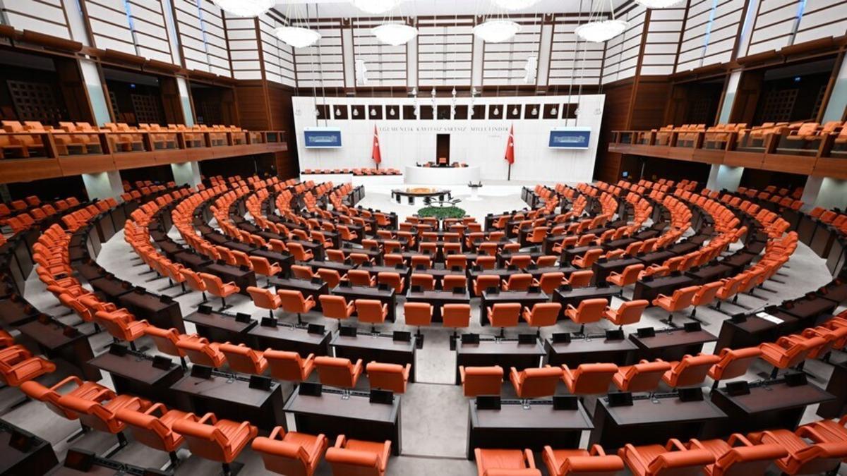 Boşanma davalarında yeni d&ouml;nem! AYM s&uuml;resiz nafaka d&uuml;zenlemesini iptal etti 2
