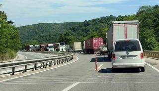 Arızalanan otomobil, Yalova-Bursa karayolunu kitledi