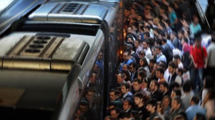 Genç kız metrobüsteki tacizi anlattı: Kalçama çarpmasını kaza sandım