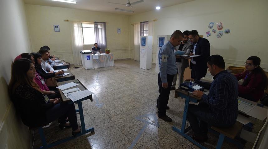 Irak'ta oy verme işlemi başladı