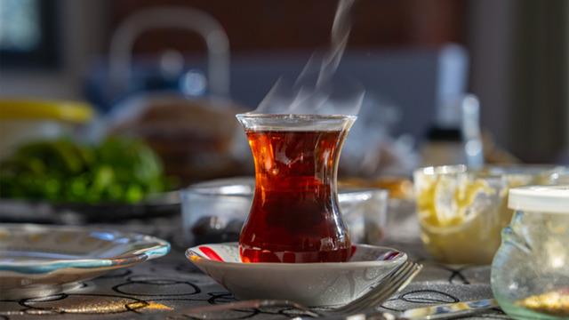 Dünyanın en çok çay tüketen ülkeleri açıklandı! Türkiye'nin sıralaması herkesi şaşırttı