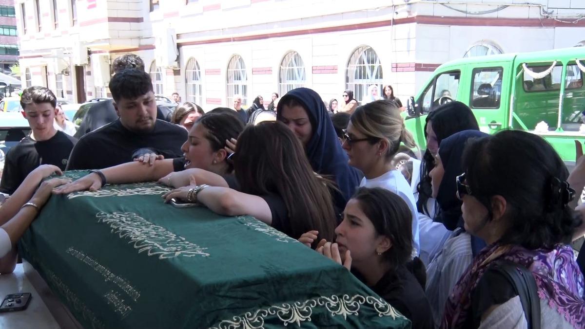 Can Polat ın kızı cenazede sinir krizi ge&ccedil;irdi: "Babamı &ouml;ld&uuml;rd&uuml;ler..." 1